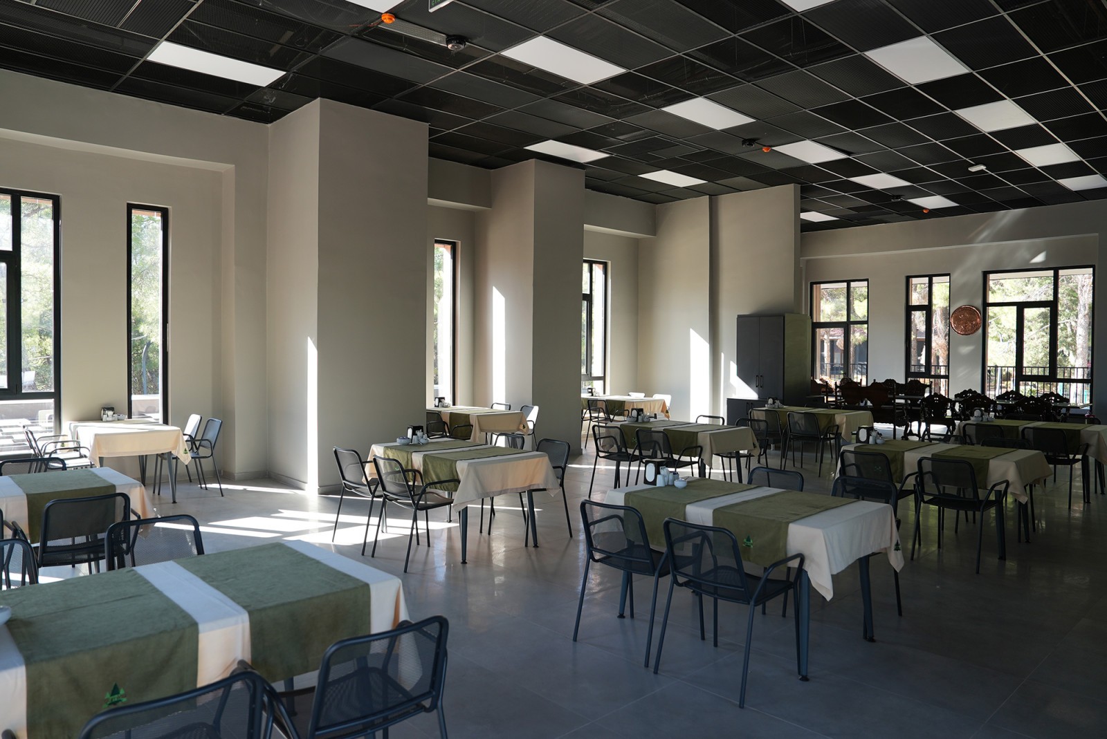 40C28C41 34Ad 4877 92F5 8556170Ee985