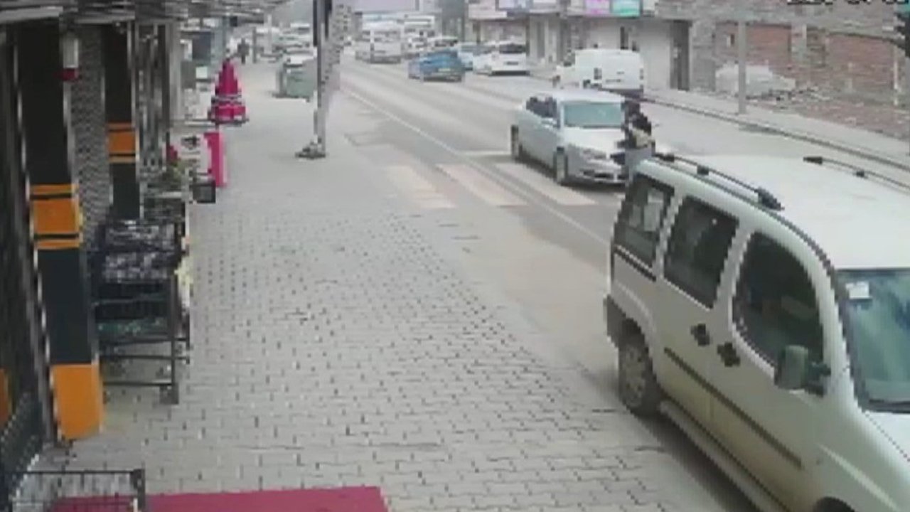 Kahramanmaraş’ta feci kaza! Yaya havaya savruldu