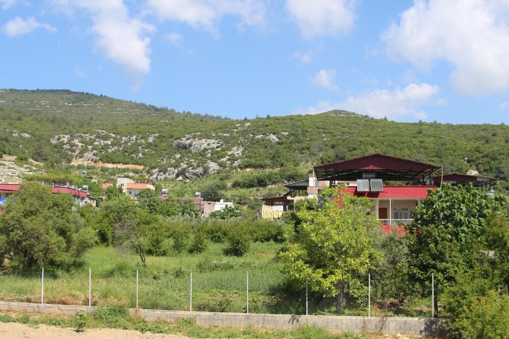 Jandarma kıskacı daraldı, Şüpheli silahını kendine çevirdi