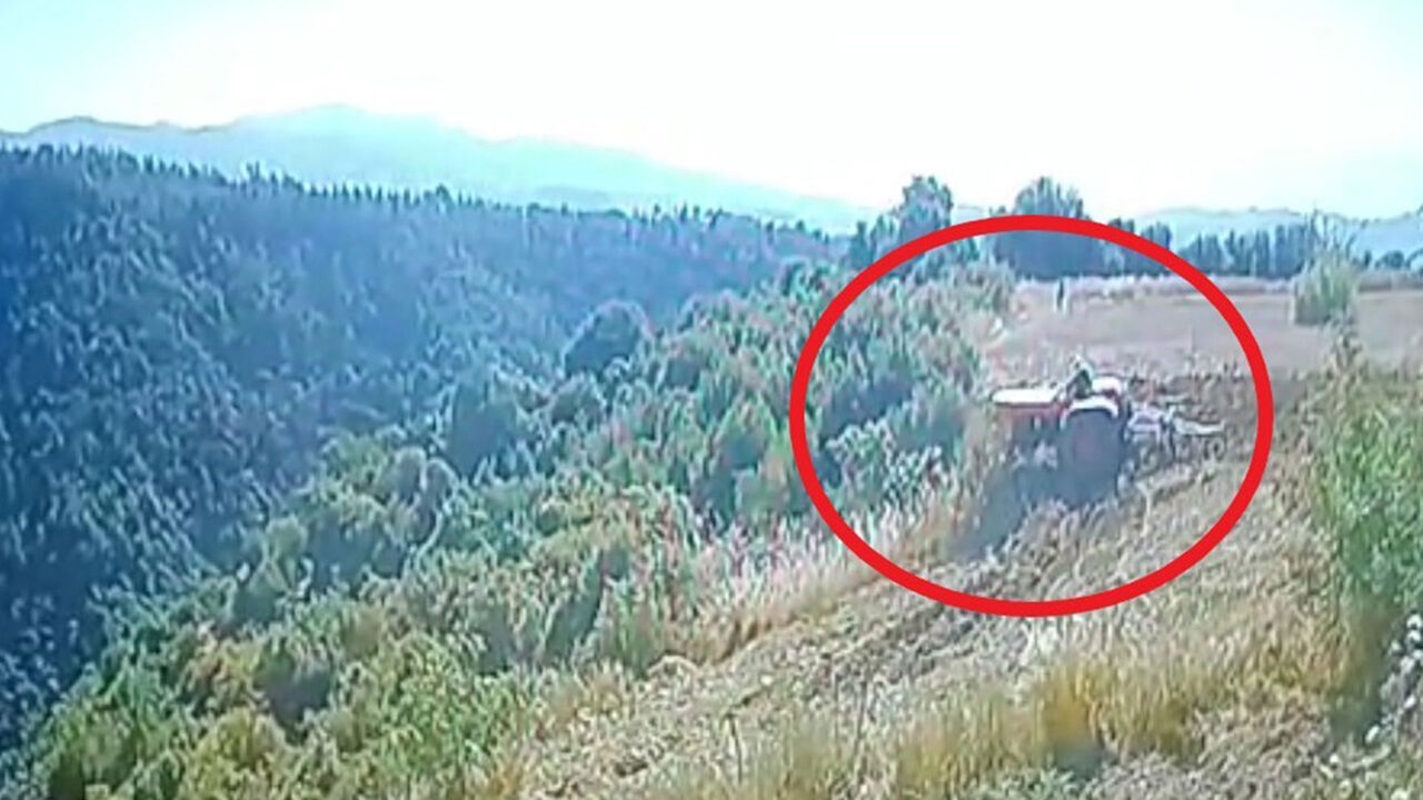 Tarlada feci kaza kamerada: Traktörün altında kalan sürücü hayatını kaybetti