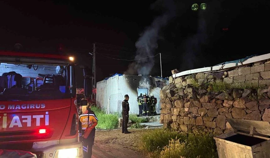 Kayseride Metruk Evde Yangin