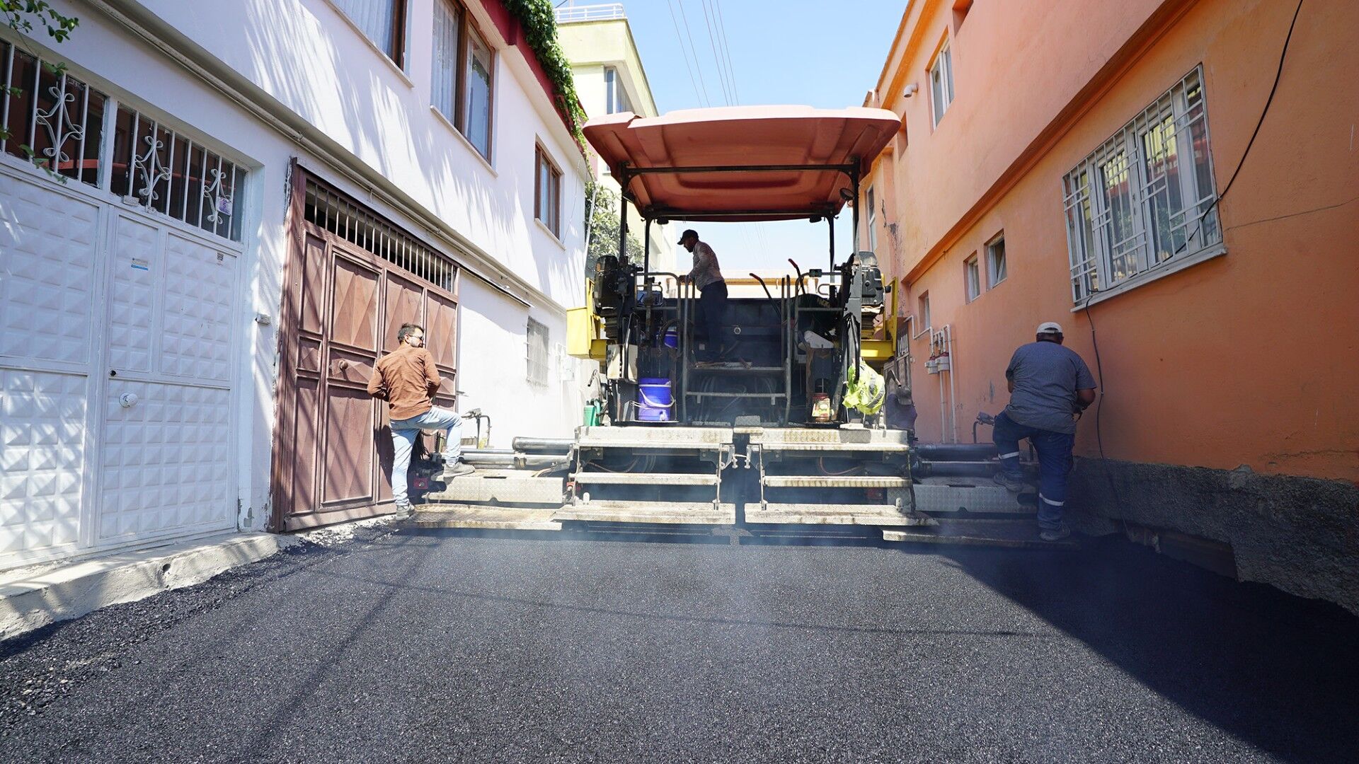 Buyuksehir Dulkadiroglunda Yolyenileme Seferberligini Surduruyor (3)