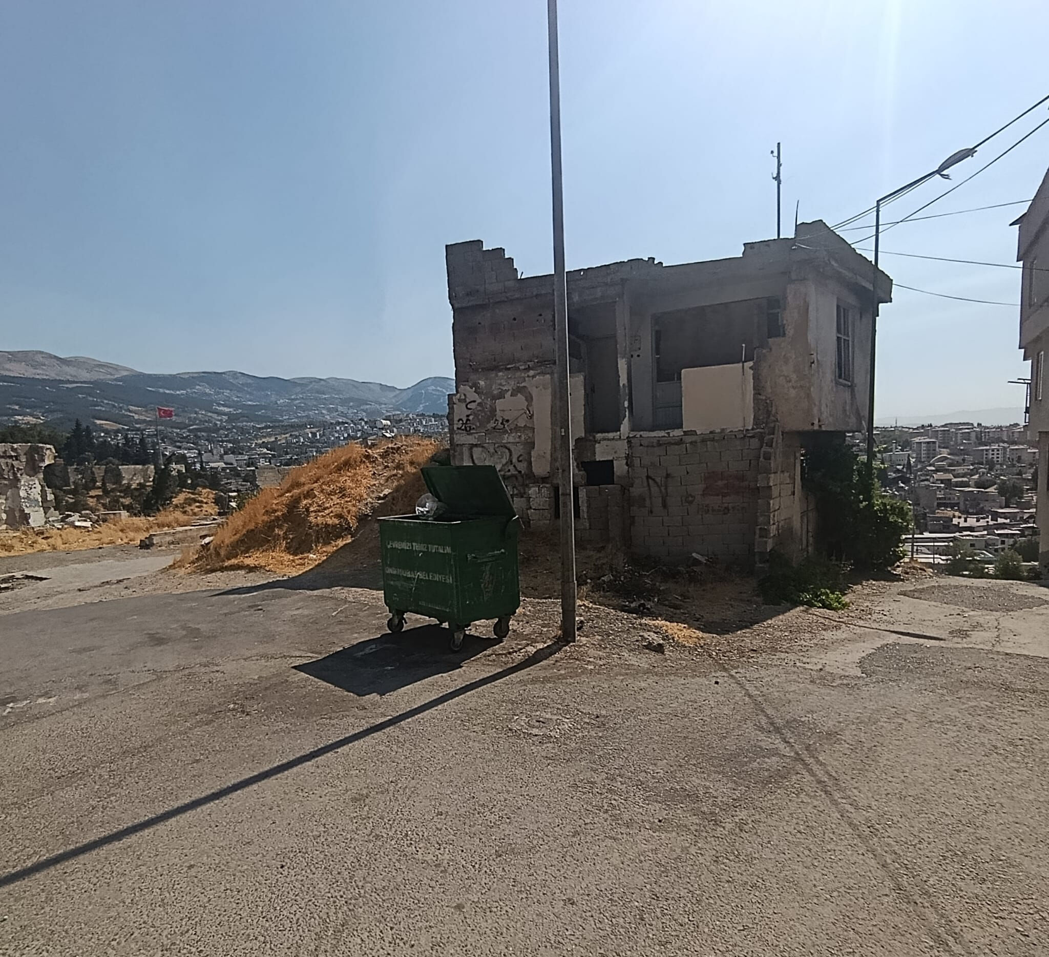 Kahramanmarasta Ecdat Mirasina Saygisizlik Evin Altinda Kaldi2333