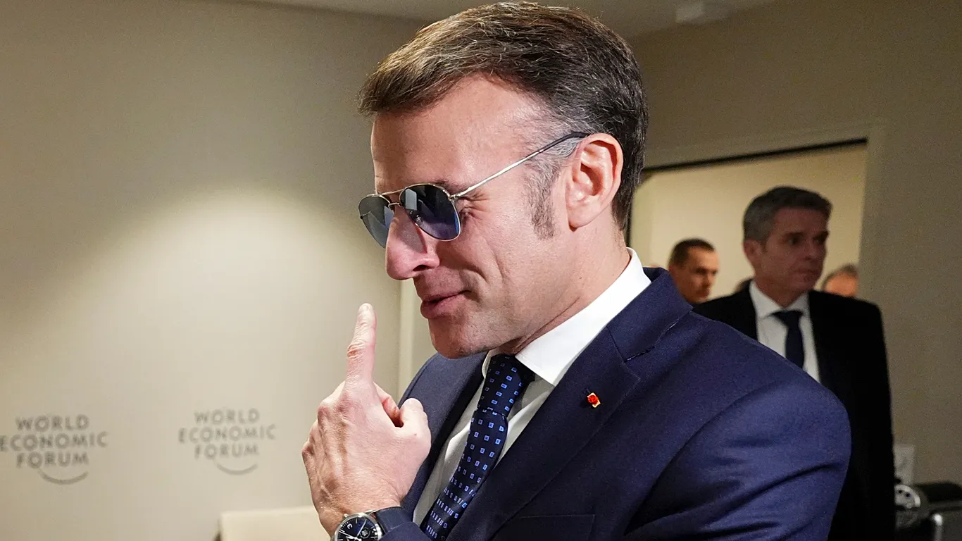 Macronun Gozune Ne Oldu (2)