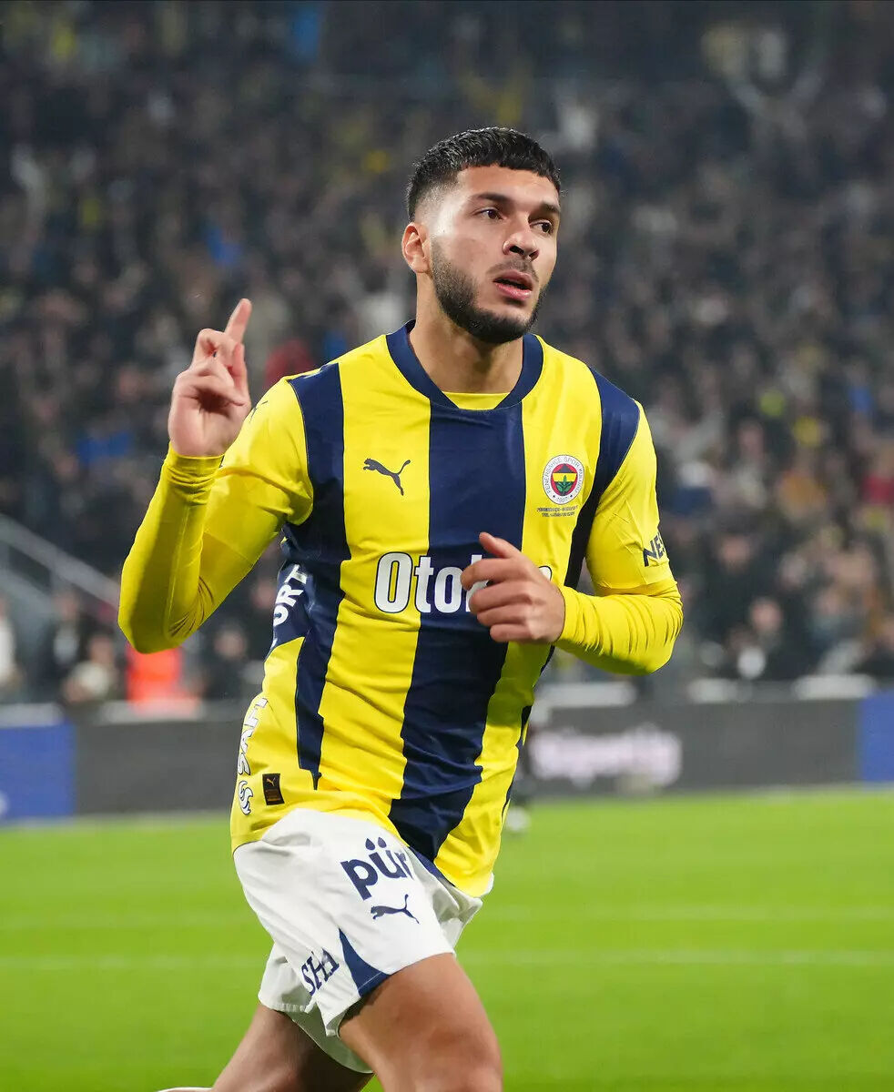 Oguz Aydin Kimdir Nereli Kac Yasinda Evli Mi Fenerbahcede Oguz Aydin Ruzgari Suruyor 17331683916646 1