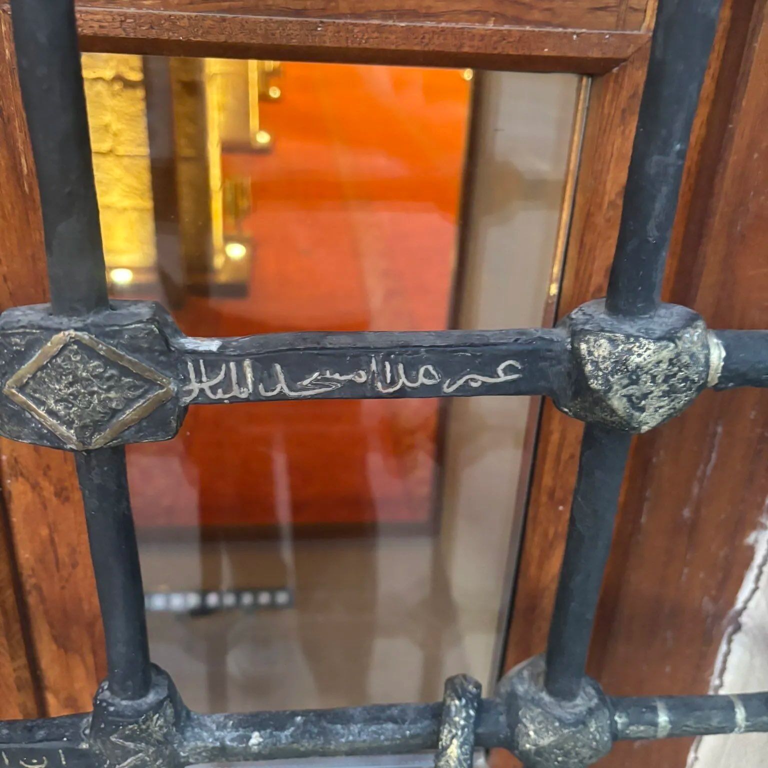 Tarihi Ulu Camiinin Korkuluklarindaki Sir Ifadeler Vatandasin Ilgisini Cekiyor2