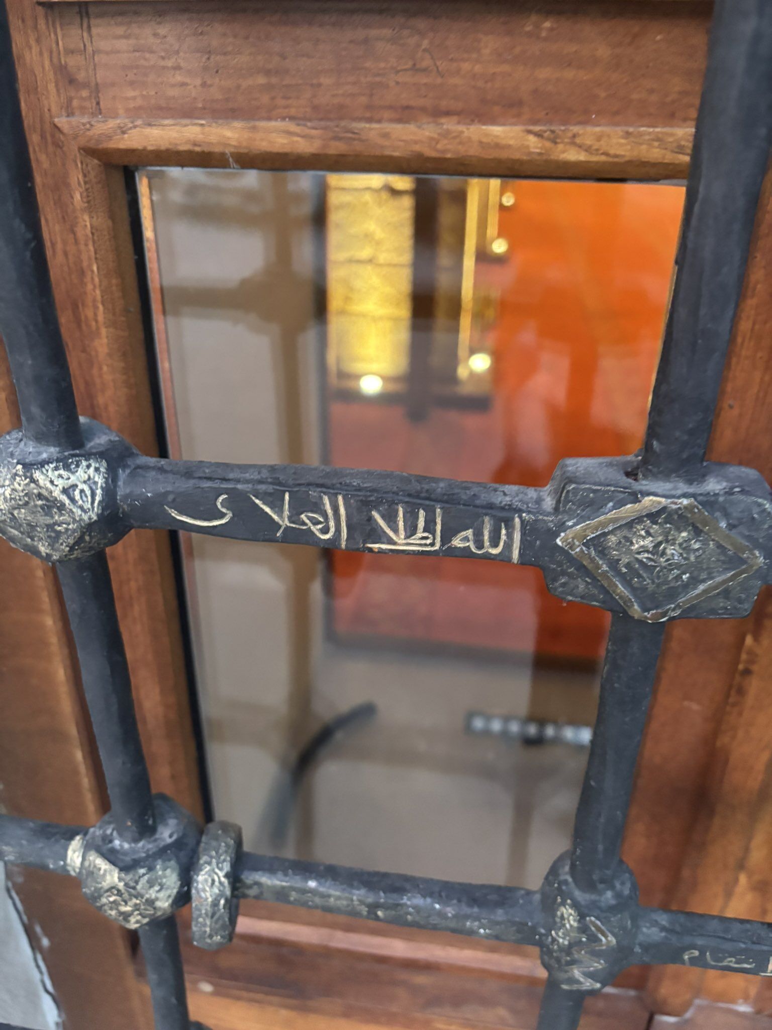 Tarihi Ulu Camiinin Korkuluklarindaki Sir Ifadeler Vatandasin Ilgisini Cekiyor3