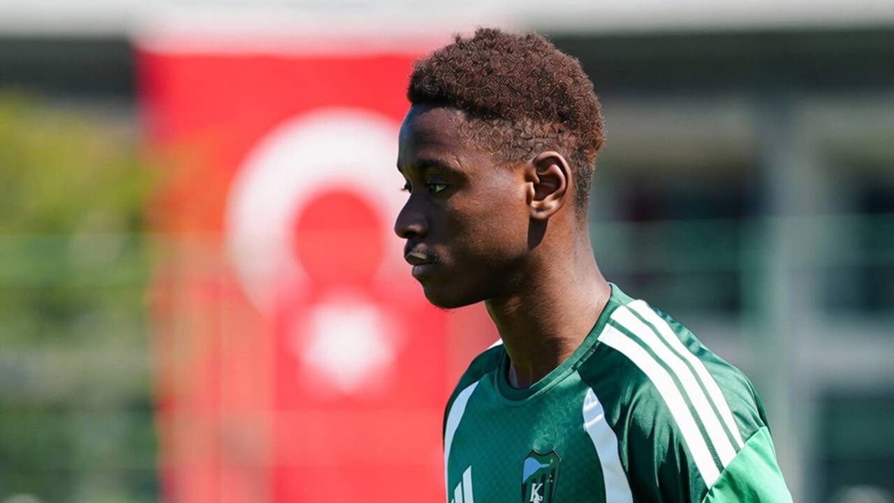 Kocaelisporda Sok Kriz Yildiz Futbolcu Asik Olup Takimdan Kacti333