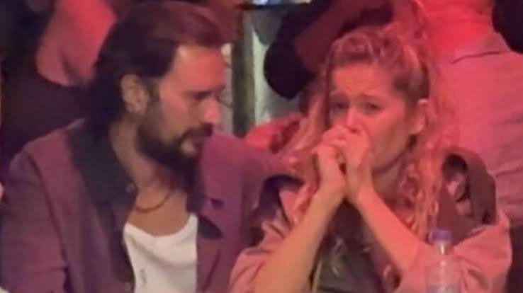 Burcu Biricik Esinin Omzunda Agladi Nedenini Acikladi9