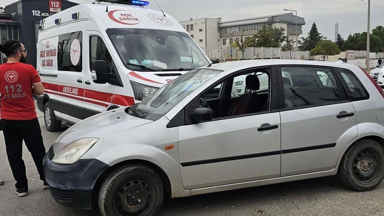 Kahramanmaraş’ta sağlık ekibine kaza şoku: Ambulans otomobille çarpıştı