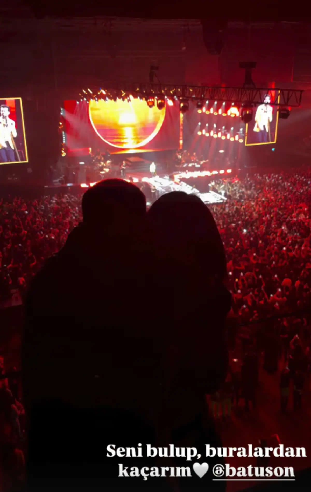 Buse Terim Ve Batu Son Yalin Konserinde Aska Geldi2
