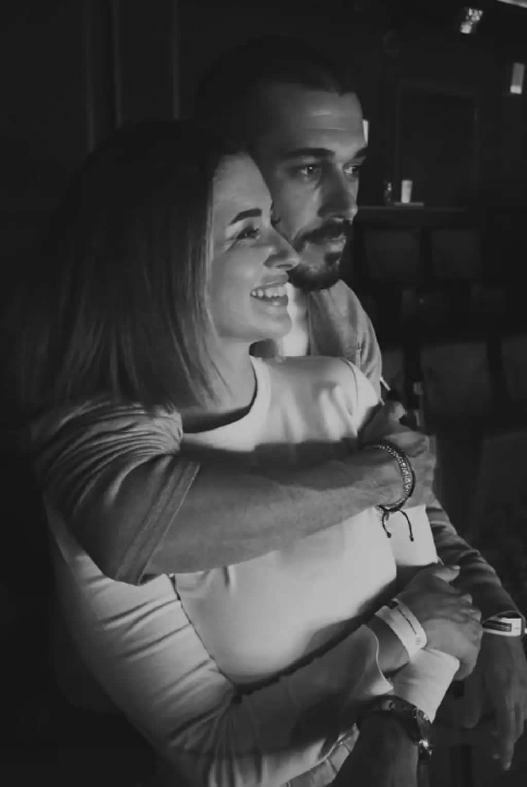 Buse Terim Ve Batu Son Yalin Konserinde Aska Geldi4