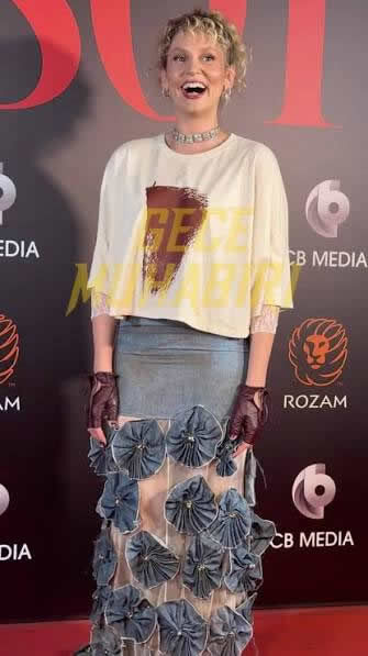 Farah Zeynep Abdullah Galaya Bakin Ne Giyerek Geldi6663