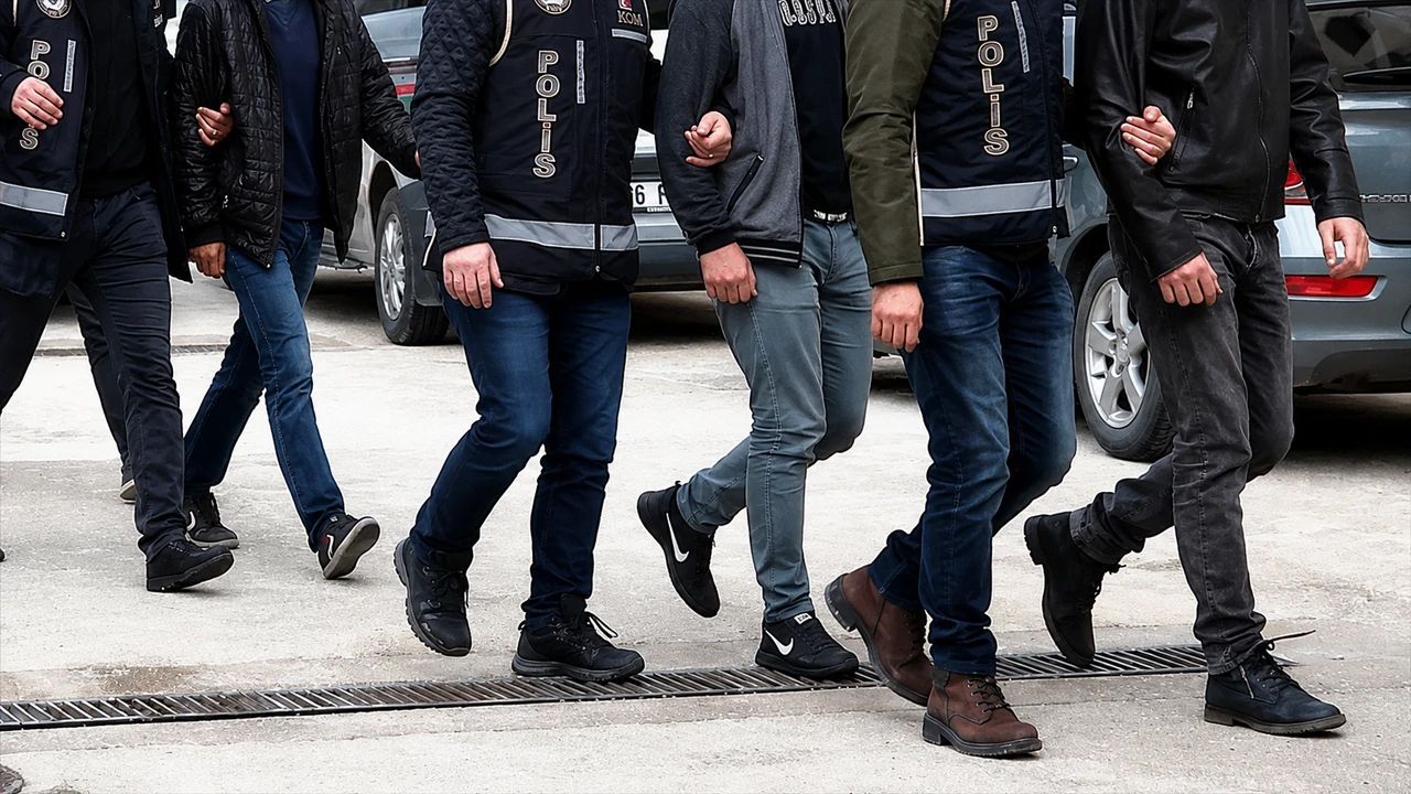 FETÖ'nün mahrem ağı çökertildi: 3 ilde eş zamanlı darbe!
