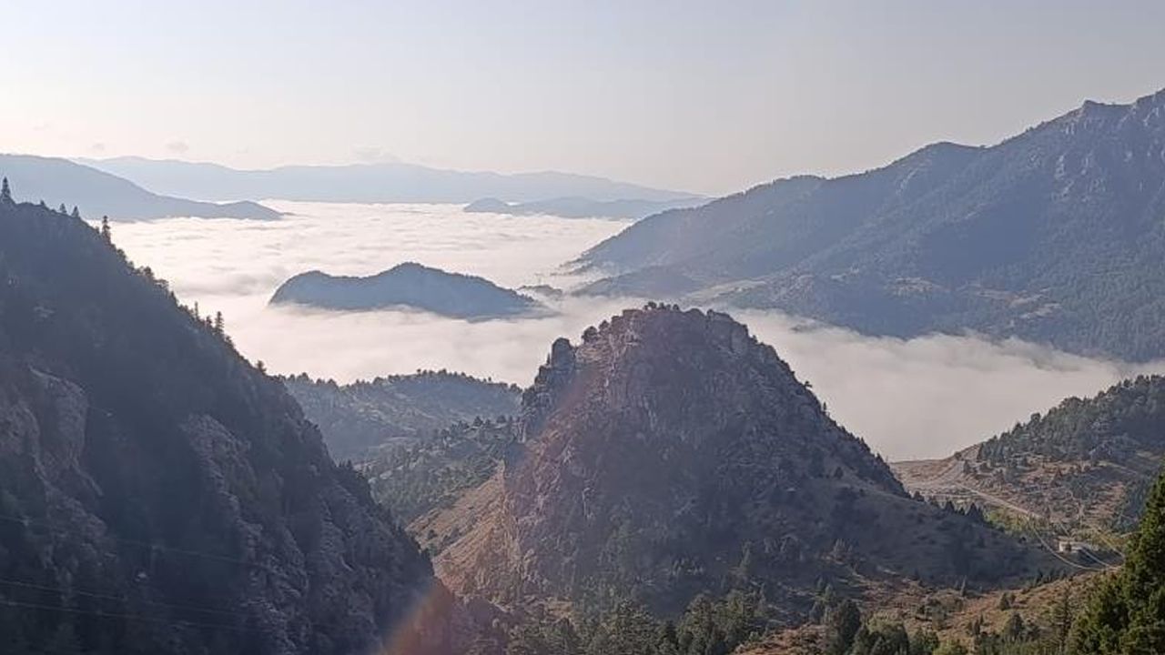 Kahramanmaraş Andırın’da kartpostallık sis görüntüsü