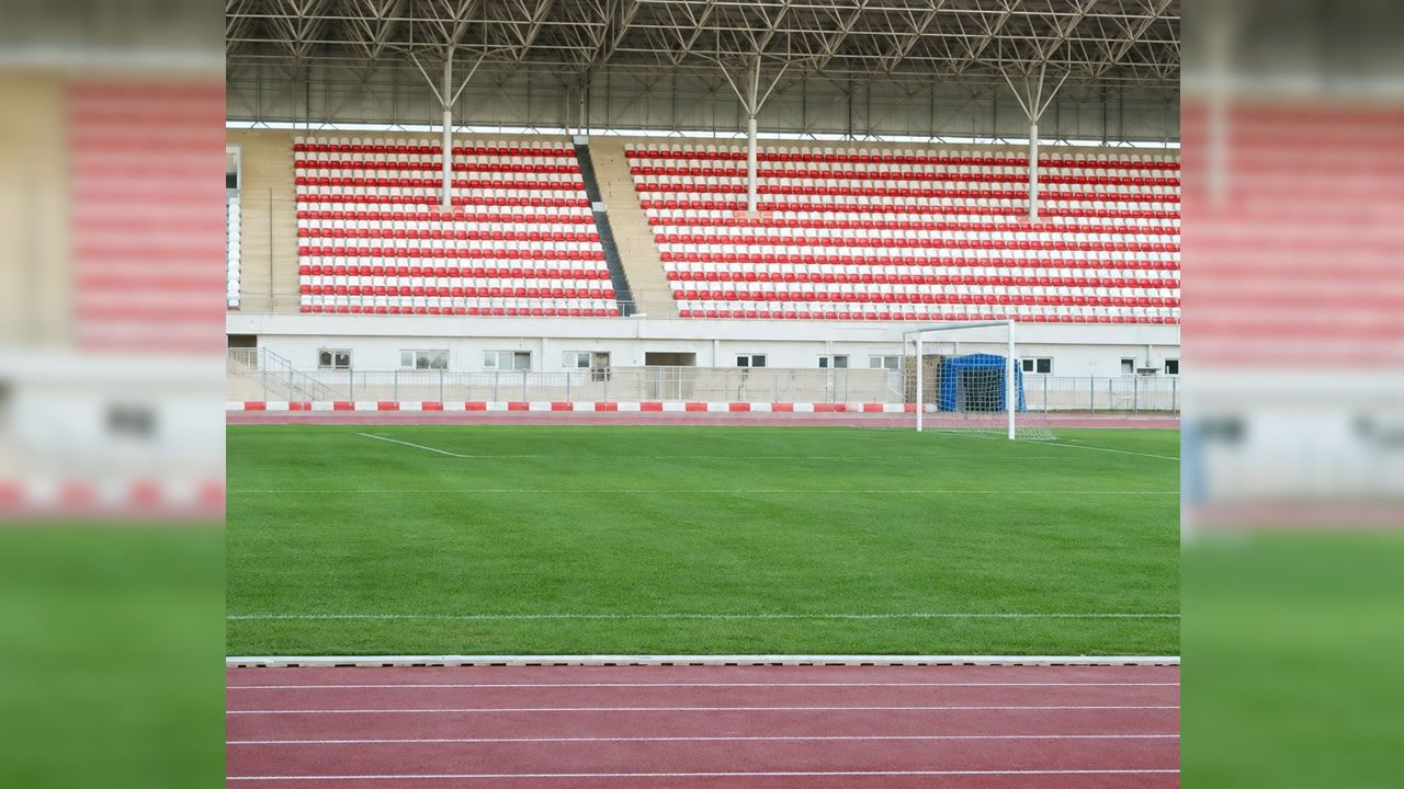 KSÜ'de futbol sahası yenilendi ama kapıları amatöre kapalı: 70 milyon TL'lik yatırım atıl bekliyor