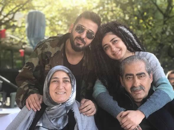 Melek Mosso Yeni Askini Ailesiyle Tanistirdi2