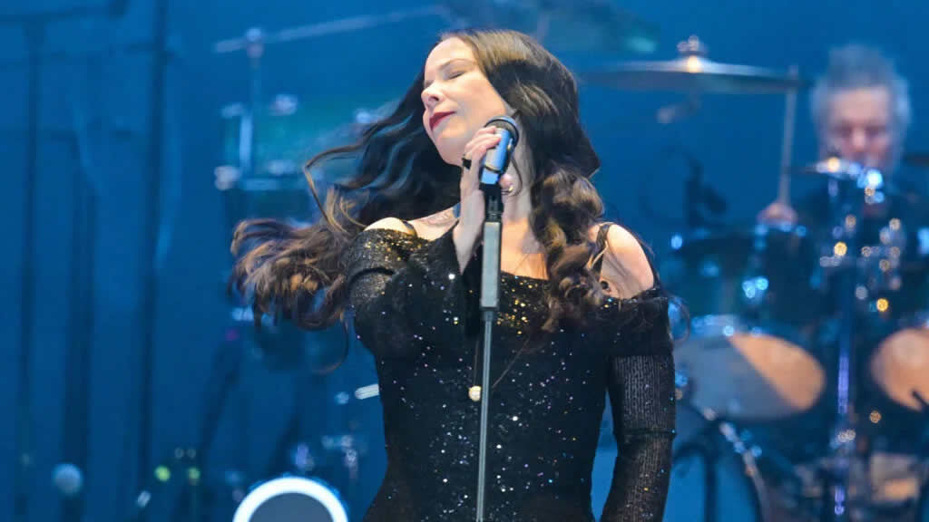 Sebnem Ferah 6 Yil Sonra Ankarada 52 Bin Kisiyle Bulustu6