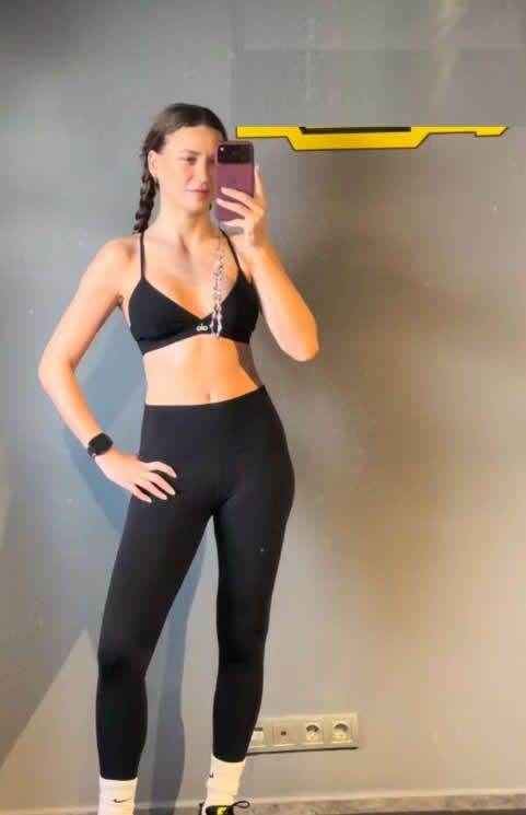 Serenay Sarikaya Spor Salonunda Gecirdigi Anlari Sosyal Medya Hesabindan Paylasti563