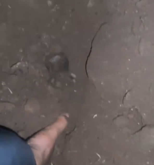 Topraktan Gelen Sesleri Duydu Kazinca Dehsete Dustu9899