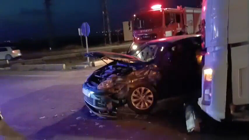 Kahramanmaraş Önsen Köprüsü'nde kaza! TIR ile otomobil çarpıştı: 1 yaralı